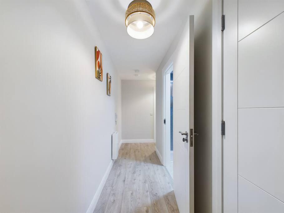 Contemporary 2-Bedroom Apartment เบลฟาสต์ ภายนอก รูปภาพ