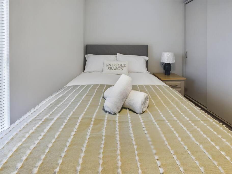 Contemporary 2-Bedroom Apartment เบลฟาสต์ ภายนอก รูปภาพ